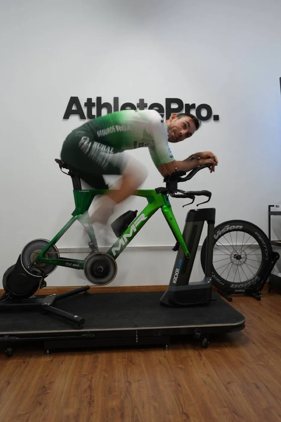 Ciclista profesional en el estudio